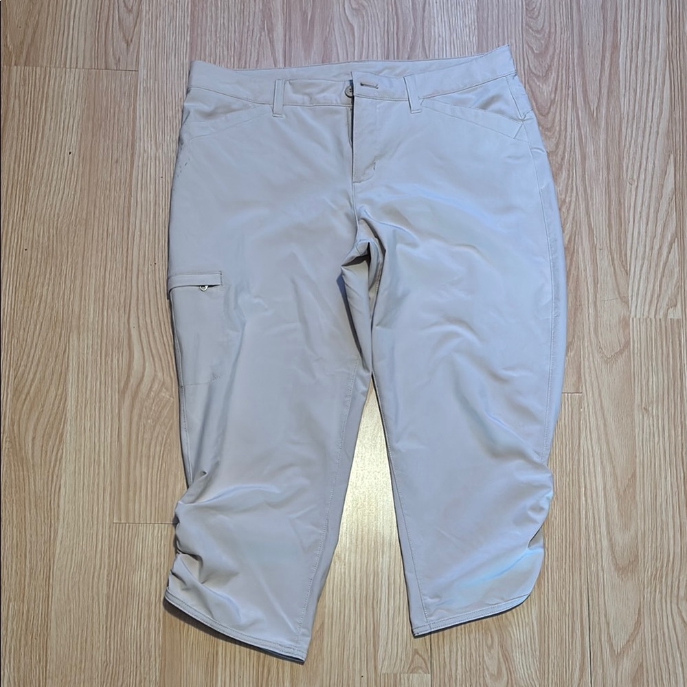 3 for 30$ / Light Beige Eddie Bauer Capris